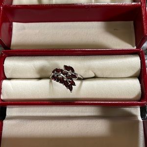 SS garnet leaf ring